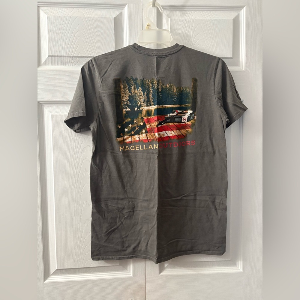 Magellan Outdoors Gray Graphic T-Shirt